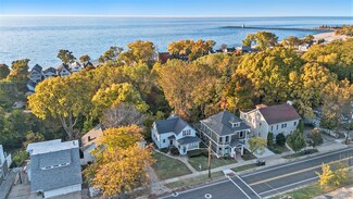 926 Lake Blvd, Saint Joseph, MI 49085