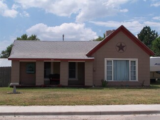 202 N Main St, Gage, OK 73843