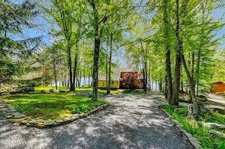 33 Rockpoint Ct, the Hideout, PA 18436