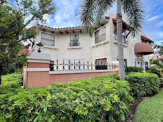13 Uno Lago Dr, North Palm Beach, FL 33408