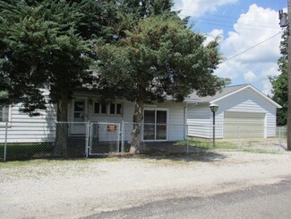 507 E Wood St, Colfax, IL 61728