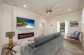 609 E Chestnut Ave, Crestview, FL 32539