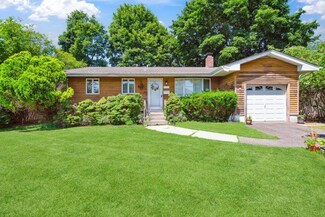 106 Montrose Dr, Port Jefferson Station, NY 11776