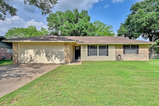 204 Meadow Ln, Brenham, TX 77833