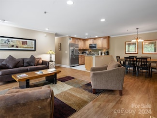 118 Bowling Park Rd, Asheville, NC 28803