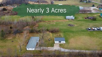 2734 N Center Point Rd, Cedar Rapids, IA 52411