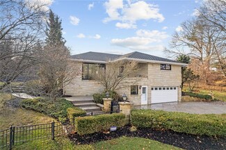 36 Long Valley Dr, Coraopolis, PA 15108