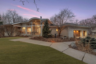 1611 Linner Ct, Wayzata, MN 55391