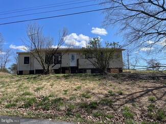 393 Sticky Kline Rd, Berkeley Springs, WV 25411