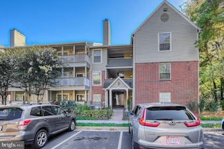 3922 Penderview Dr Unit 305, Fairfax, VA 22033