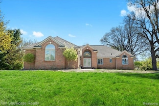 6158 High Valley Dr, White Lake, MI 48383