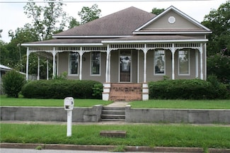 206 Sanford Ave, Eufaula, AL 36027