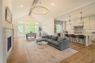 2150 NW Scenic View Dr, Riverside, MO 64150