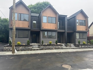 12 Daggett Ct Unit 2, Providence, RI 02906