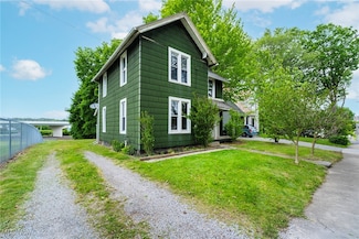 492 W Pershing St, Salem, OH 44460