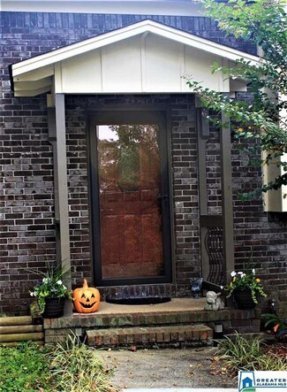 517 Lynnwood Cir, Birmingham, AL 35217