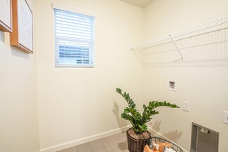 6334 E Riesling Dr, Fresno, CA 93727