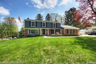 3203 E Bradford Dr, Bloomfield Hills, MI 48301