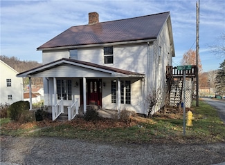 15 1st St, Star Junction, PA 15482