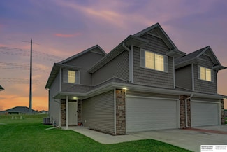 877 W Desert Vista Dr, Lincoln, NE 68523