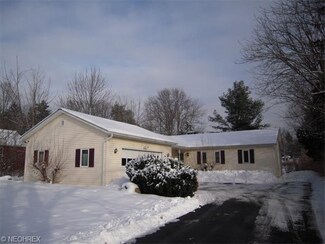 100 Mapleridge Rd, Chagrin Falls, OH 44022