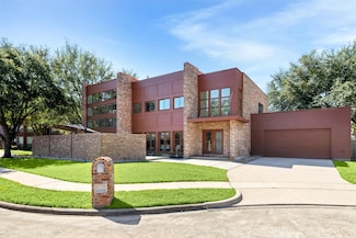 8003 Harbor Point Dr, Houston, TX 77071