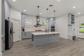 4867 N Oakland Ln, Bryan, TX 77808