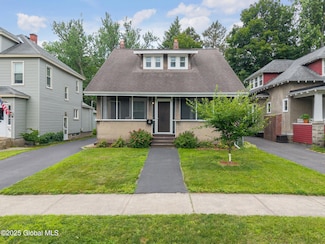 38 Washington Rd, Schenectady, NY 12302