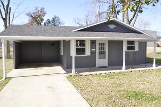 125 N Barker Ave, Bolivar, MO 65613