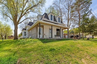 301 S 8th St, Henderson, MN 56044