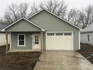 904 Chestnut St, Osawatomie, KS 66064