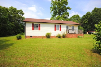 1114 Golden Leaf Rd, Nathalie, VA 24577