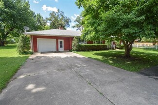 975 W Vine St, Albany, IN 47320