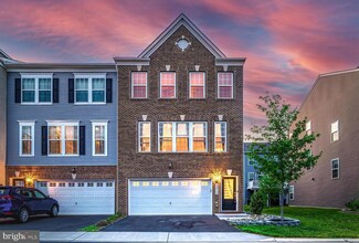 8812 Englewood Farms Dr, Manassas, VA 20112