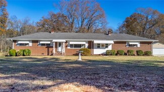 5815 Kings Ct, Pleasant Garden, NC 27313