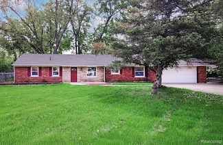 2365 Middlebelt Rd, West Bloomfield, MI 48324