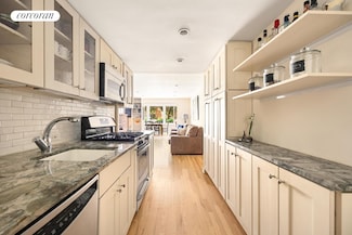 252 W 21st St Unit GARDEN, New York, NY 10011