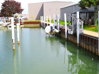41700 Conger Bay J-216 St, Harrison Township, MI 48045