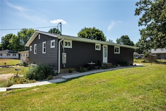 907 N Ealy St, Effingham, IL 62401