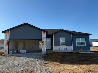 135 Maverick Dr, Mount Vernon, MO 65712