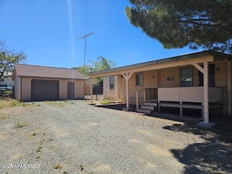 17243 E Lakeview Dr, Mayer, AZ 86333
