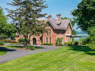 560 Grand Ave, Newburgh, NY 12550