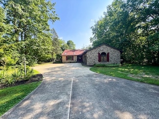 457 E Pioneer Trail, Aurora, OH 44202