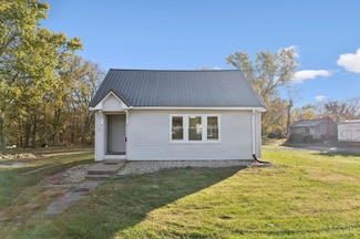 312 White Oak St, Higginsport, OH 45131