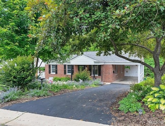 41 Chestnut Hill Ln, Saint Louis, MO 63119