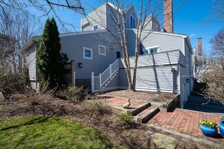 4 Hopewell Farm Rd, Natick, MA 01760