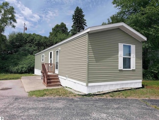 5034 N Silver Lake View Ct, Traverse City, MI 49685