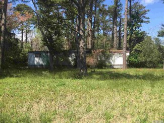 17 Thompson Rd, Wanchese, NC 27981