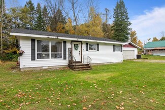 34 Harlem St, Richford, VT 05476