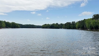 1053 Inlet Point Rd, Salisbury, NC 28146